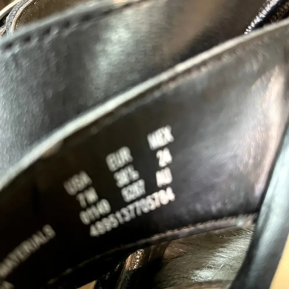 Thom McAn Women's Black Leather Wedge Sandals Size 7 flat bottom open toe